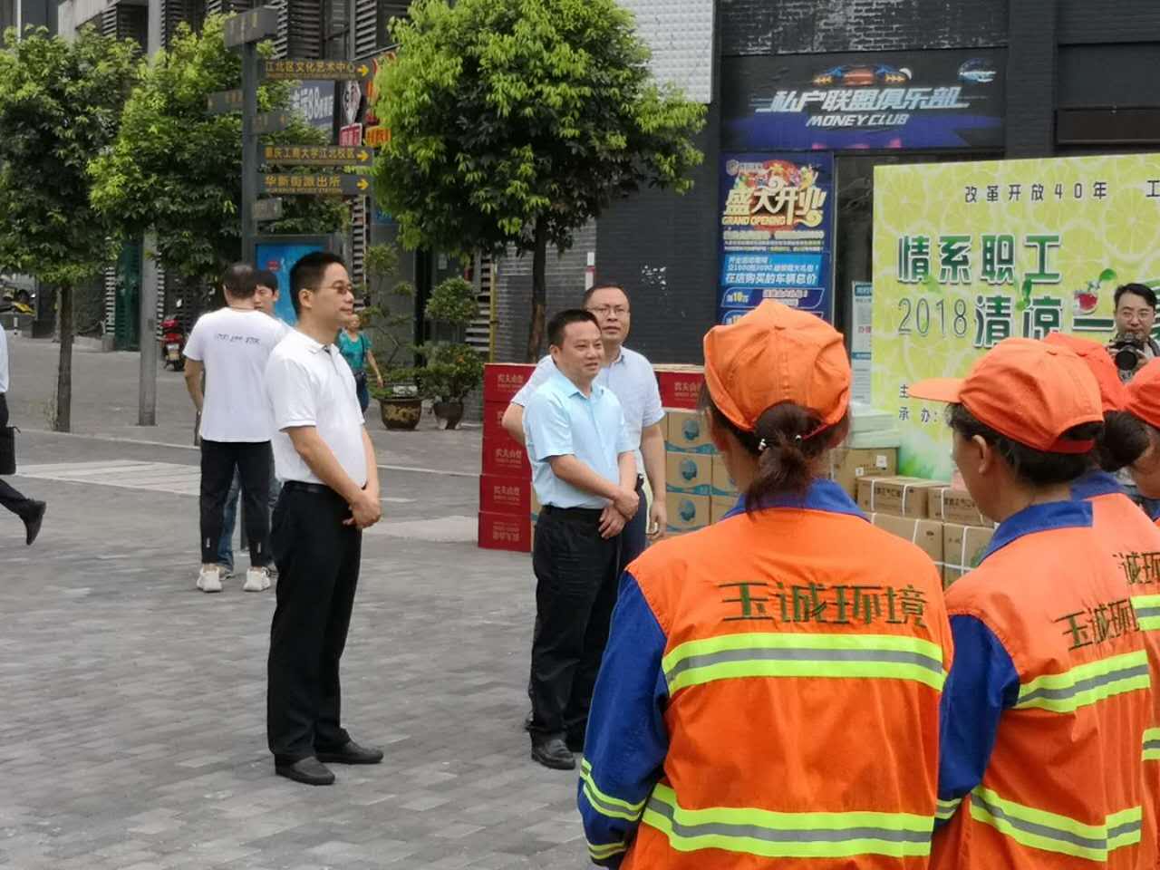 長(zhǎng)沙清潔,長(zhǎng)沙清潔服務(wù),長(zhǎng)沙專(zhuān)業(yè)清潔,長(zhǎng)沙清潔公司,湖南專(zhuān)業(yè)清潔,長(zhǎng)沙保潔公司,長(zhǎng)沙專(zhuān)業(yè)保潔,長(zhǎng)沙物業(yè)保潔