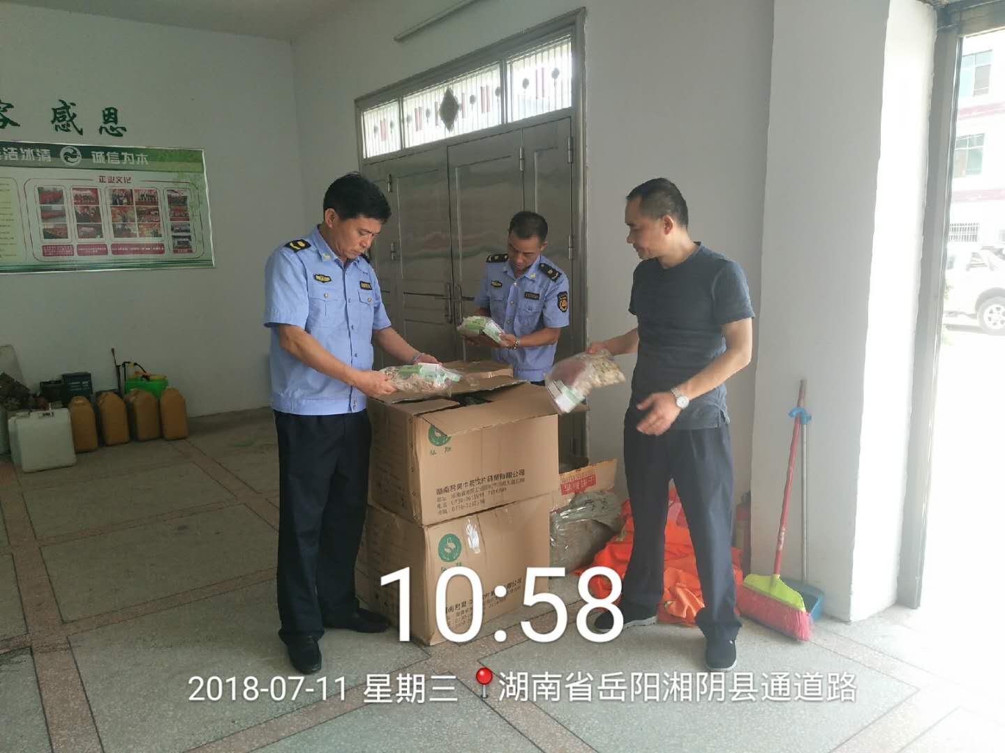 長(zhǎng)沙清潔,長(zhǎng)沙清潔服務(wù),長(zhǎng)沙專(zhuān)業(yè)清潔,長(zhǎng)沙清潔公司,湖南專(zhuān)業(yè)清潔,長(zhǎng)沙保潔公司,長(zhǎng)沙專(zhuān)業(yè)保潔,長(zhǎng)沙物業(yè)保潔